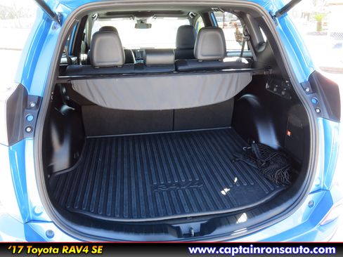 Used 2017 Toyota RAV4 SE image 11