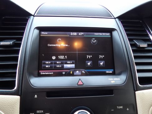 Used 2014 Ford Taurus SEL image 10