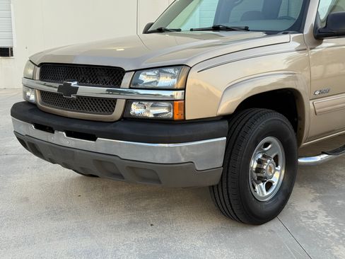 Used 2004 Chevrolet Silverado 2500 LS RWD image 19