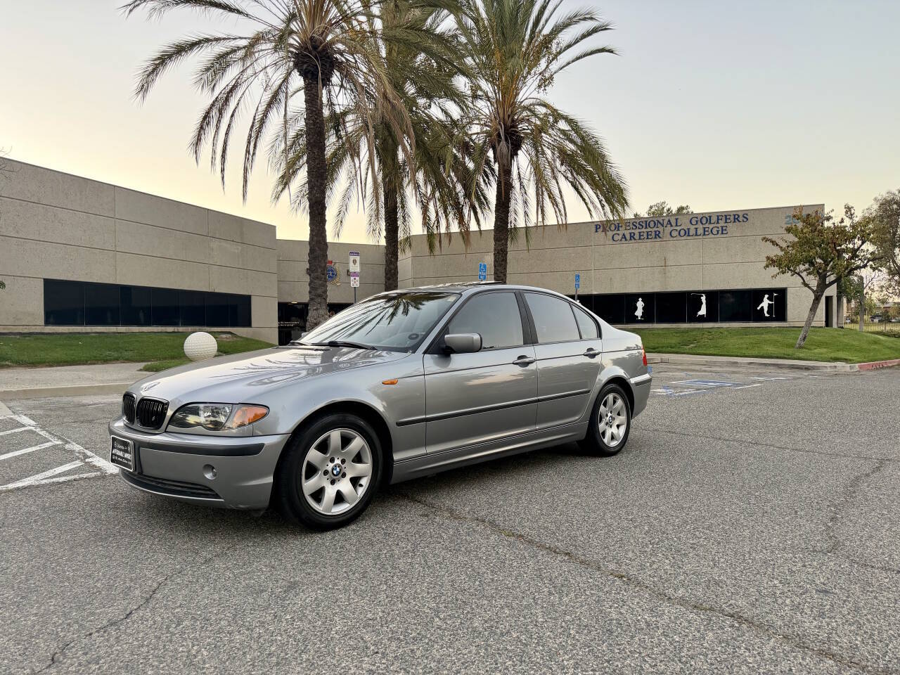 Used 2004 BMW 325i Sedan RWD image 1