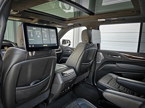 Used 2021 Cadillac Escalade 4WD Premium Luxury Platinum image 12