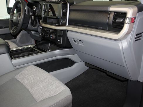 Used 2024 Ford F250 4x4 Crew Cab XLT image 23