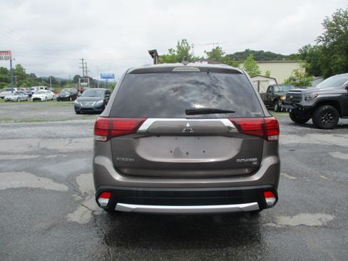 Used 2018 Mitsubishi Outlander 4WD SE image 7
