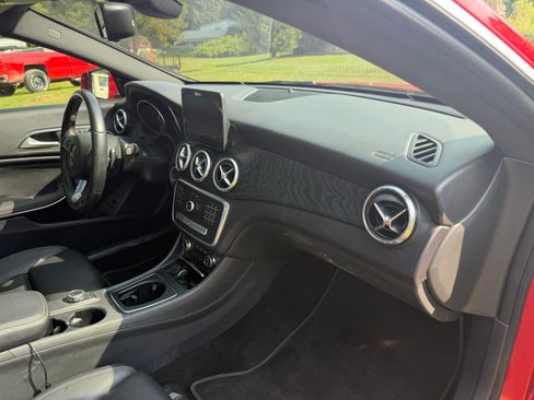 Used 2018 Mercedes-Benz CLA 250 4MATIC image 41