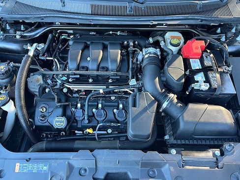 Used 2017 Ford Taurus SEL image 35