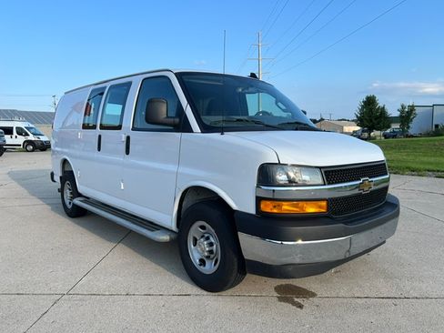 Used 2025 Chevrolet Express 2500 RWD image 7