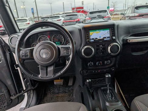 Used 2018 Jeep Wrangler Unlimited Sahara image 9