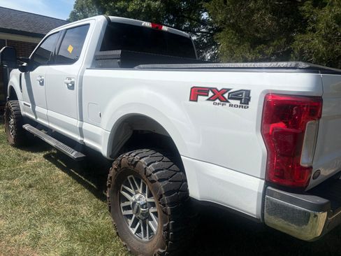 Used 2017 Ford F250 4x4 Crew Cab Super Duty image 5