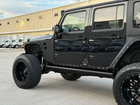 Used 2015 Jeep Wrangler 4WD Unlimited Sport image 40