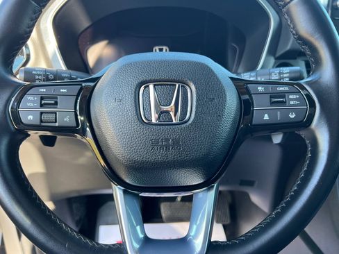 Used 2023 Honda Pilot Touring image 18