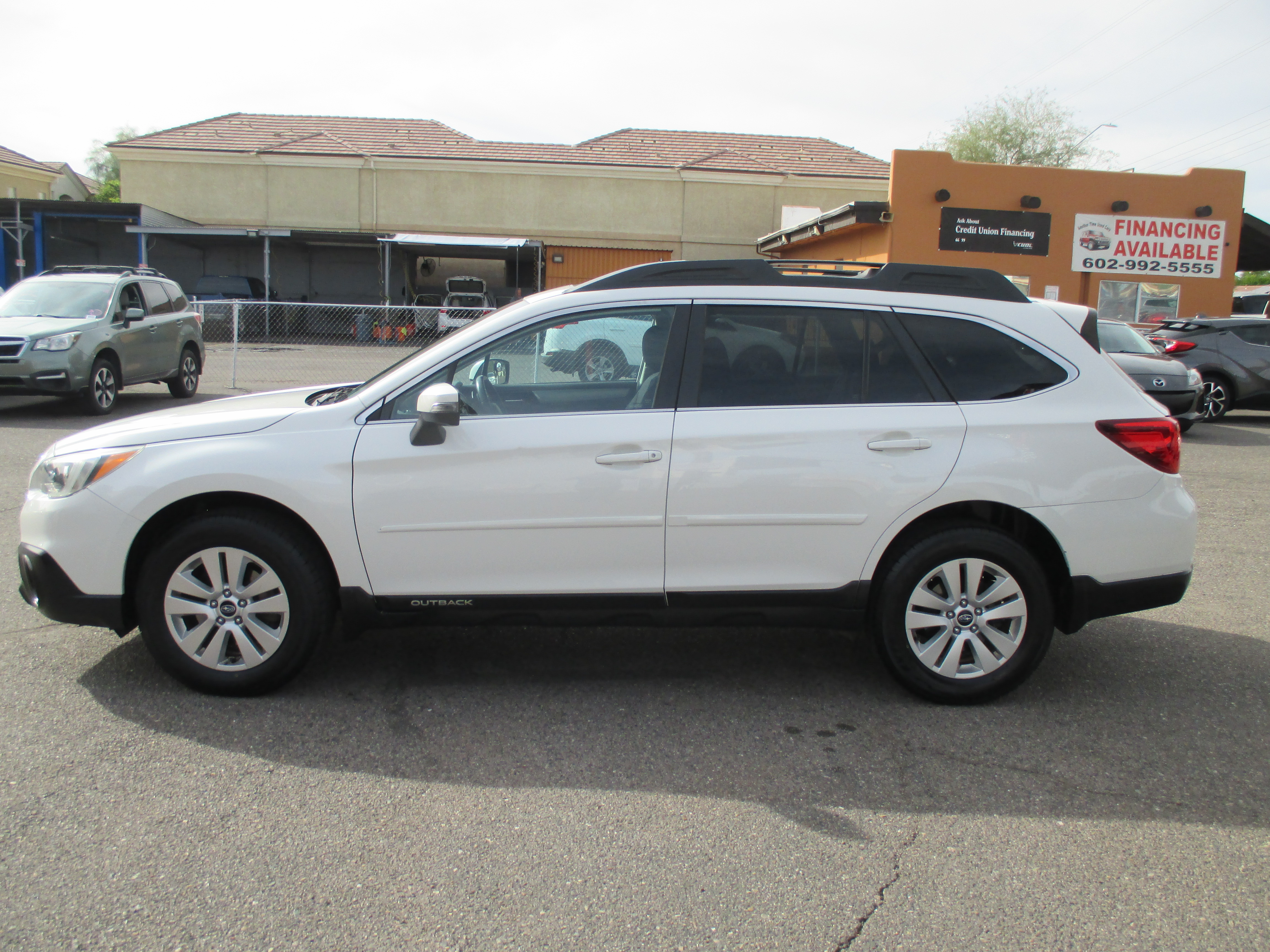 Used 2016 Subaru Outback 2.5i Premium AWD/4WD image 2