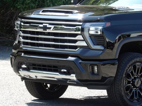 Used 2025 Chevrolet Silverado 2500 4x4 Crew Cab High Country image 12