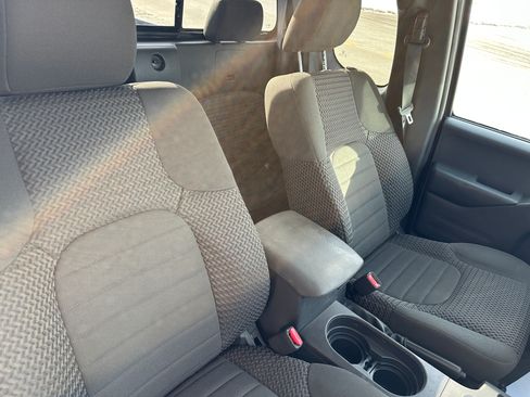 Used 2017 Nissan Frontier SV image 14