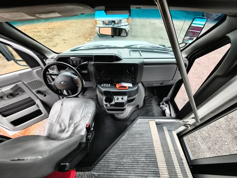 Used 2016 Ford E-350 and Econoline 350 image 15