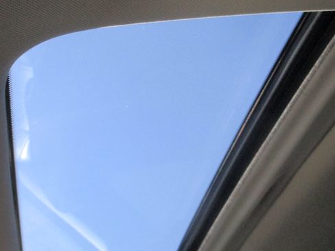 Used 2017 INFINITI Q70 Premium image 7