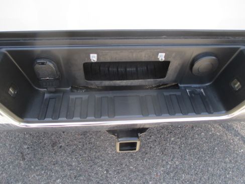 Used 2014 Chevrolet Silverado 1500 Crew Cab LT RWD image 12