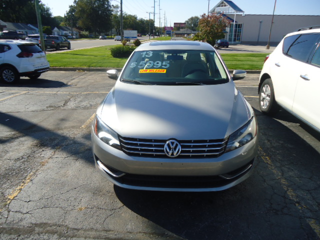 Used 2013 Volkswagen Passat TDI SE FWD image 12