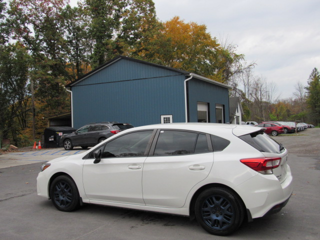 Used 2017 Subaru Impreza 2.0i Hatchback AWD/4WD image 4