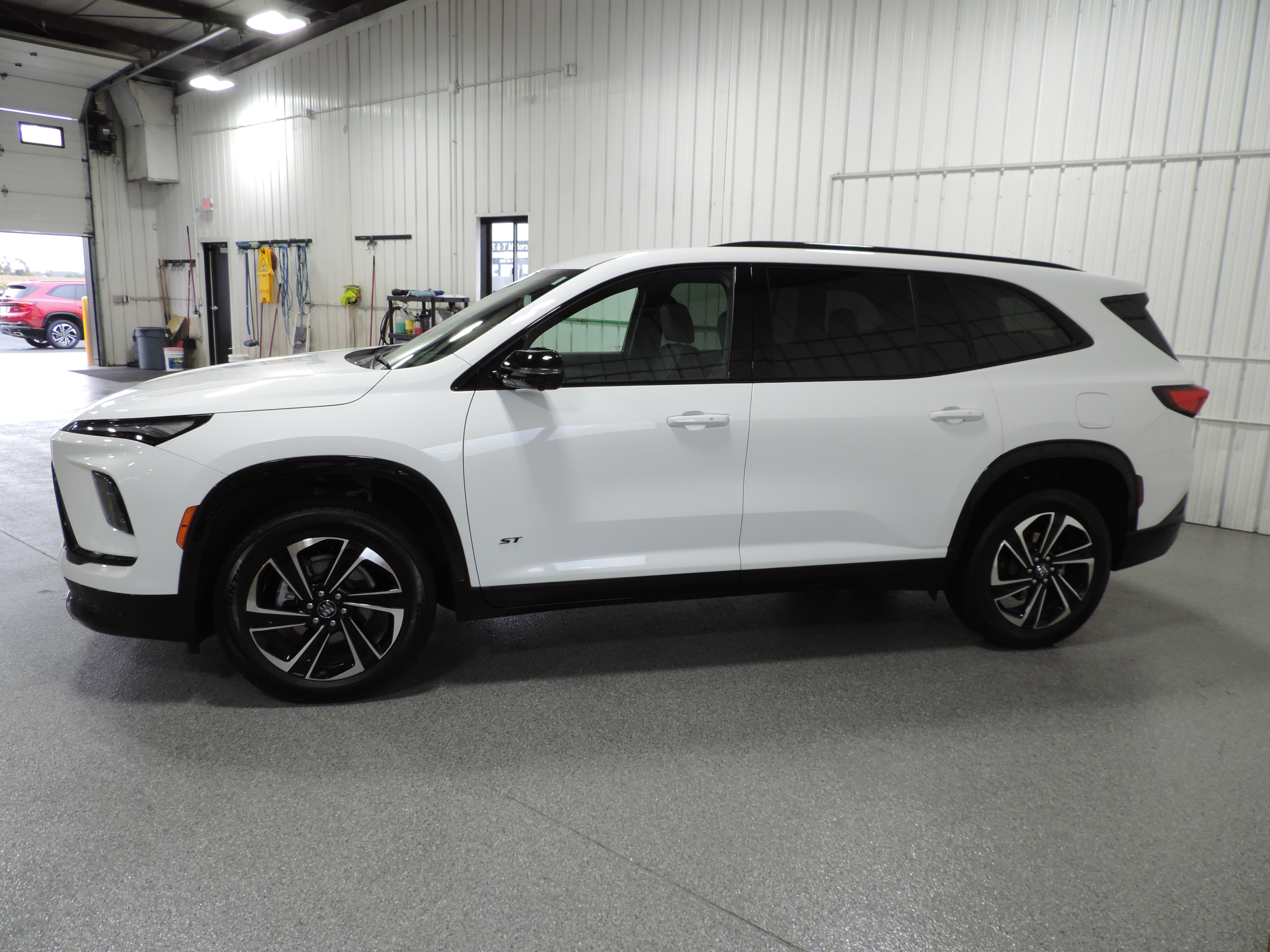 Used 2026 Buick Enclave AWD Sport Touring image 4