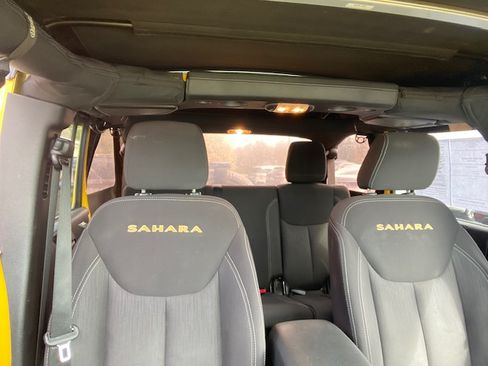 Used 2015 Jeep Wrangler Unlimited Sahara AWD/4WD image 16