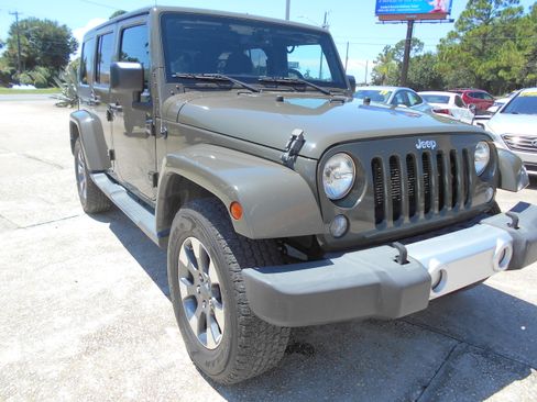 Used 2015 Jeep Wrangler Unlimited Sahara image 3