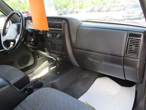Used 2001 Jeep Cherokee 4WD Sport 4-Door image 25