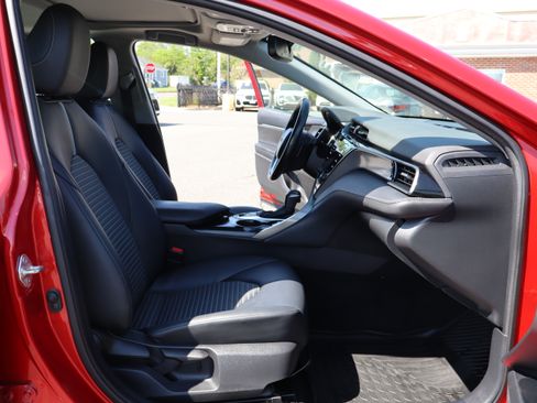 Used 2020 Toyota Camry SE image 15