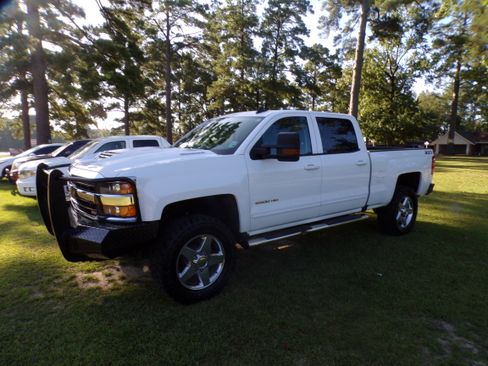 Used 2018 Chevrolet Silverado 2500 4x4 Crew Cab LT image 1