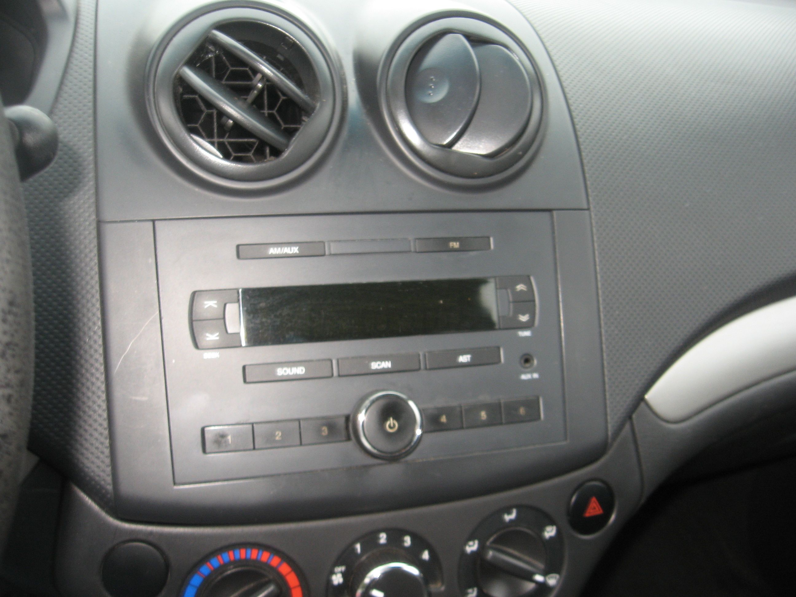 Used 2008 Chevrolet Aveo Sedan FWD image 10