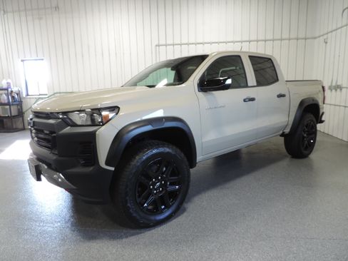 Used 2023 Chevrolet Colorado Trail Boss image 2