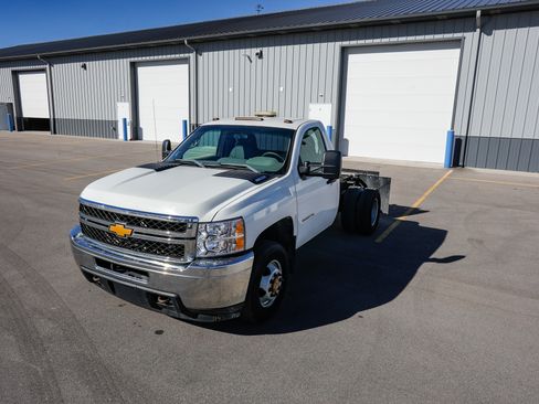 Used 2013 Chevrolet Silverado 3500 W/T image 1