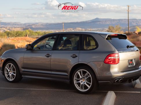 Used 2009 Porsche Cayenne GTS image 2