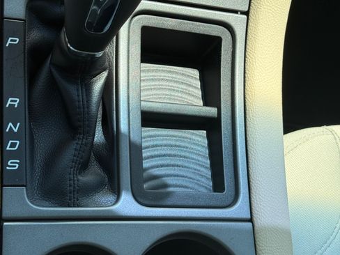 Used 2017 Ford Taurus SE image 14