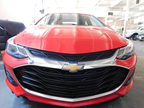 Used 2019 Chevrolet Cruze LT image 9
