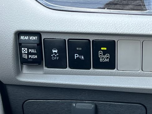 Used 2015 Toyota Sienna AWD/4WD image 20