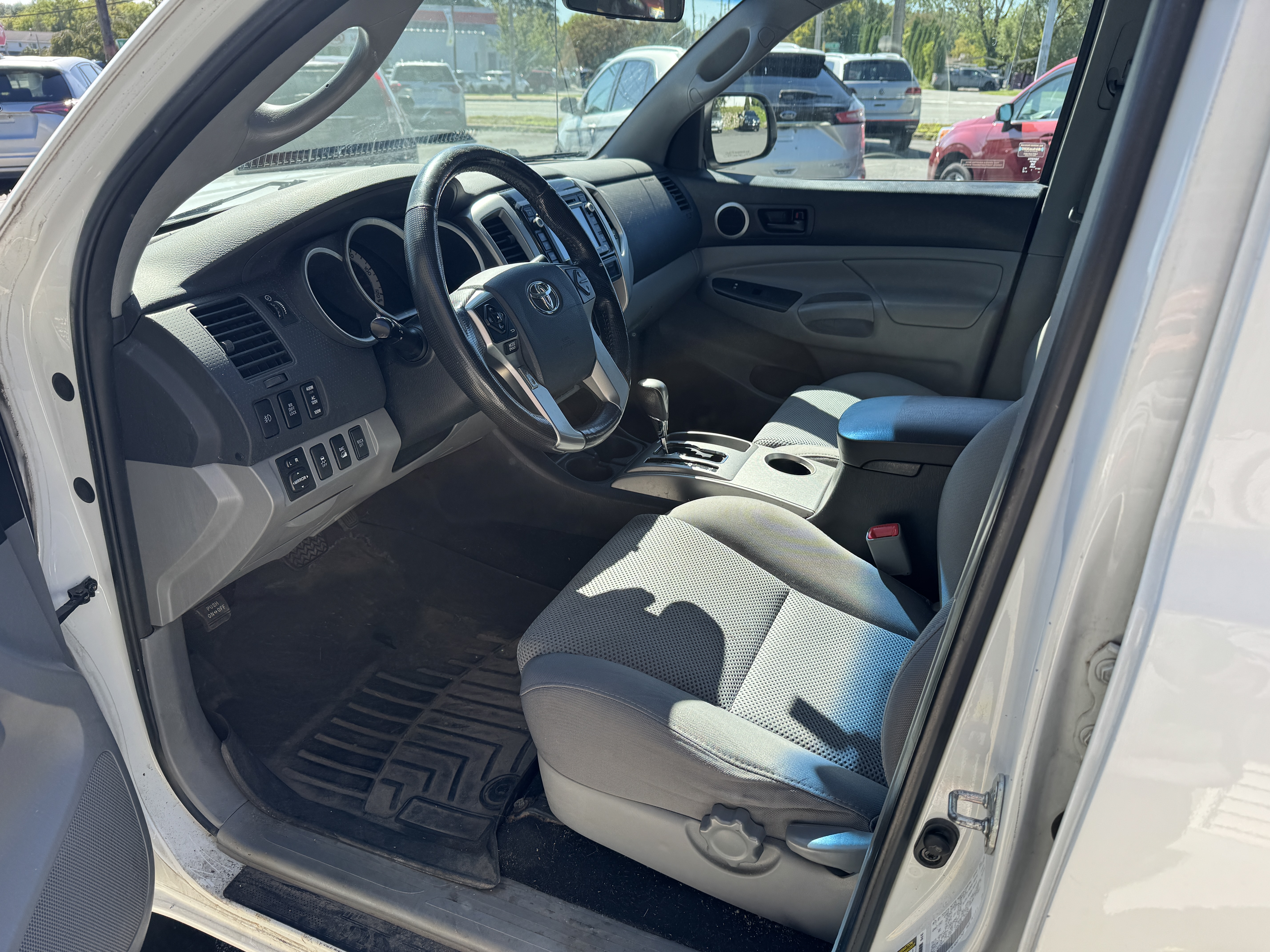Used 2015 Toyota Tacoma 4x4 Double Cab TRD Off-Road image 6