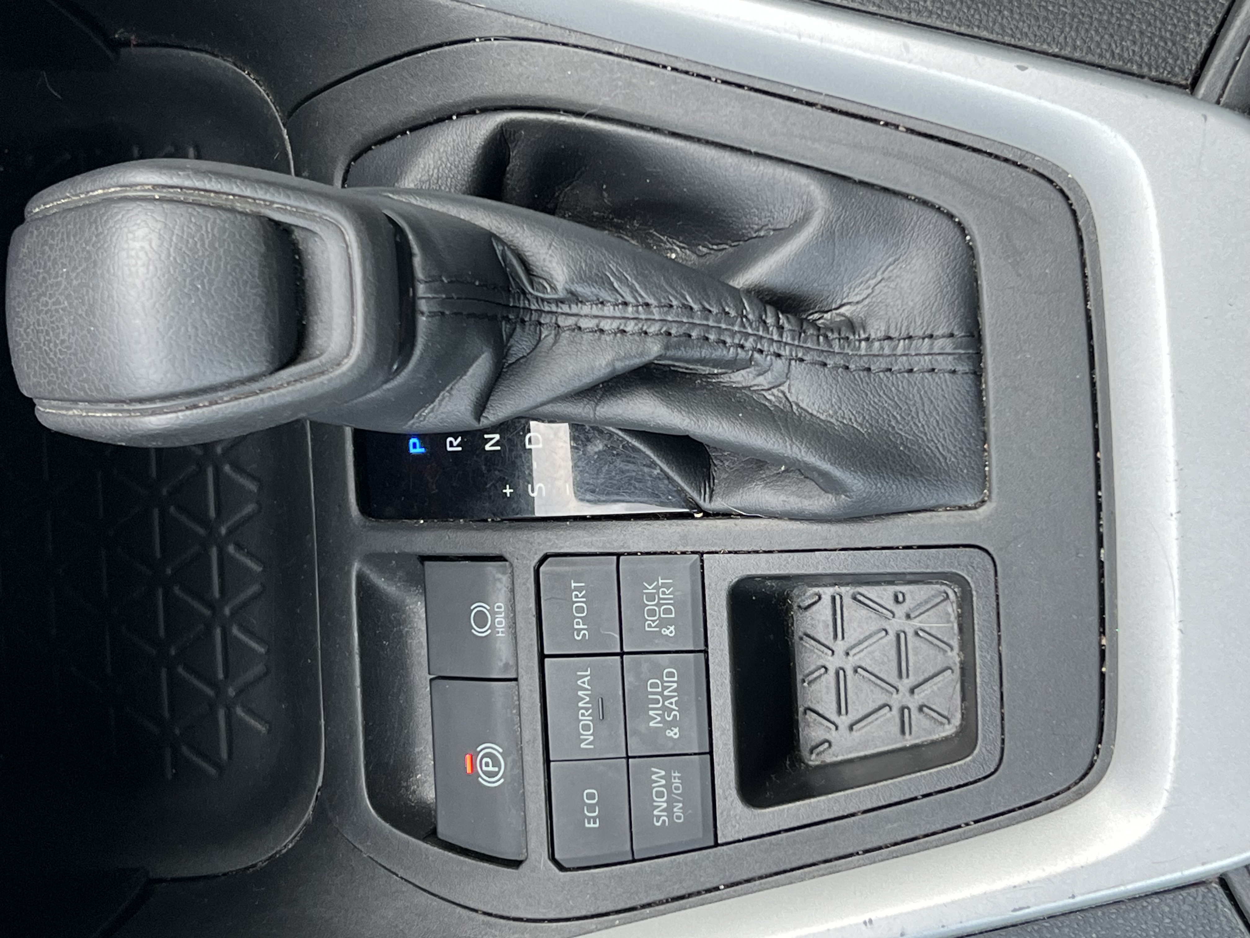 Used 2022 Toyota RAV4 AWD XLE w/ Convenience Package image 13