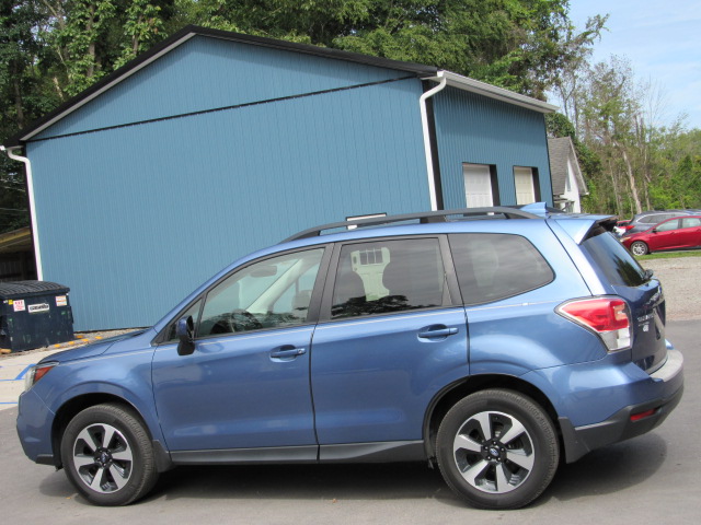 Used 2017 Subaru Forester 2.5i Premium AWD/4WD image 5