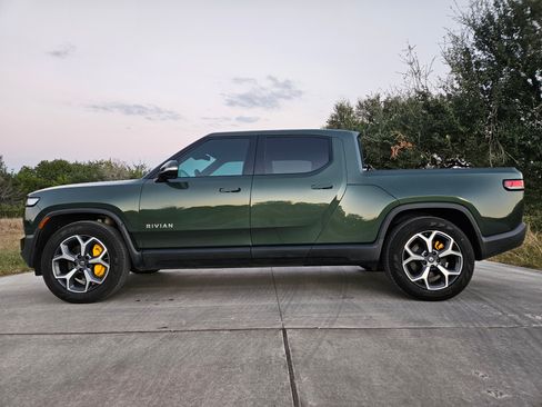 Used 2022 Rivian R1T Launch Edition image 7