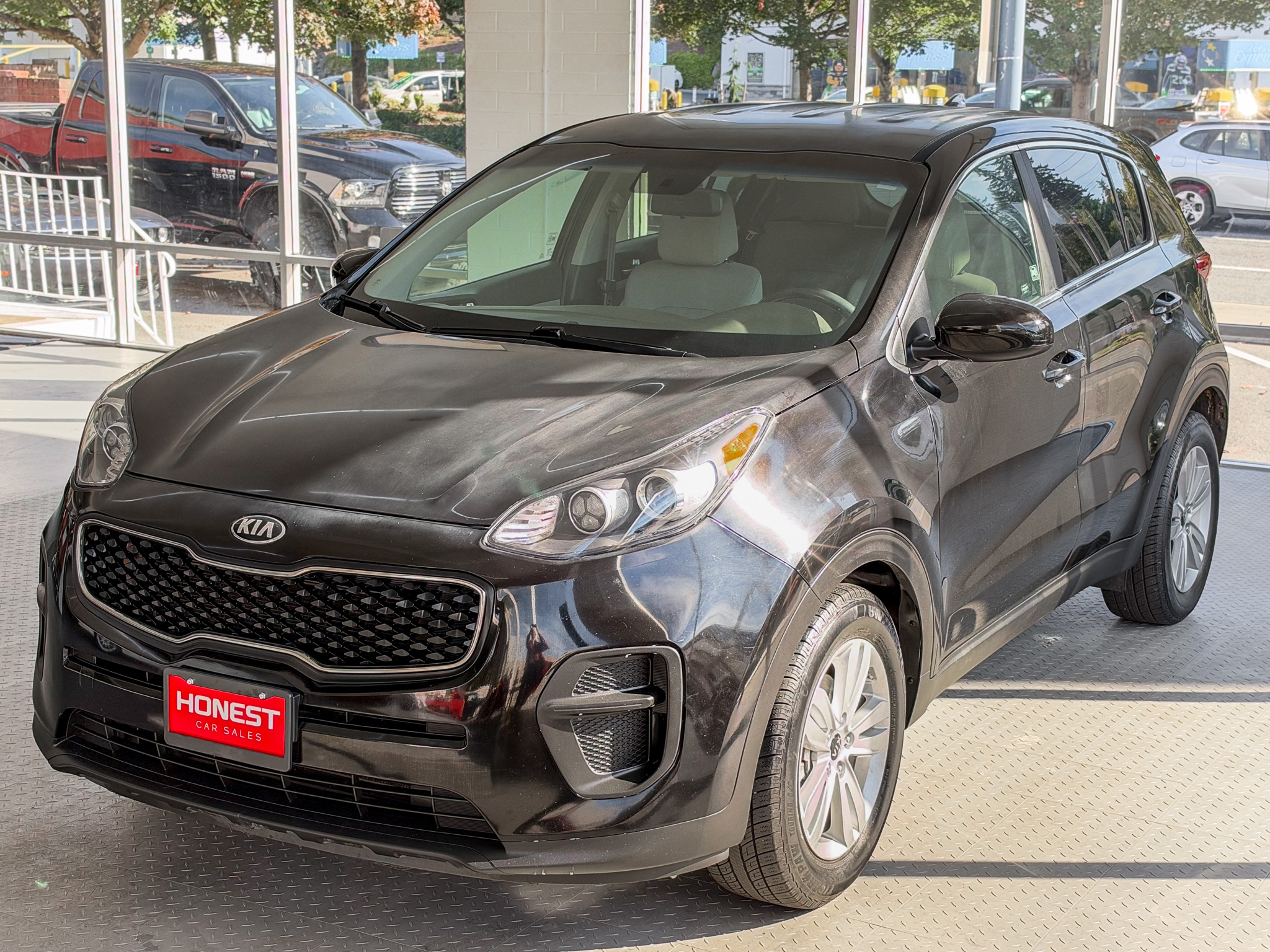 Used 2017 Kia Sportage FWD LX image 3