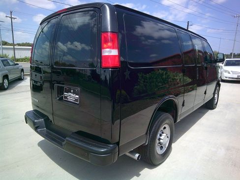 Used 2019 Chevrolet Express 2500 RWD image 23
