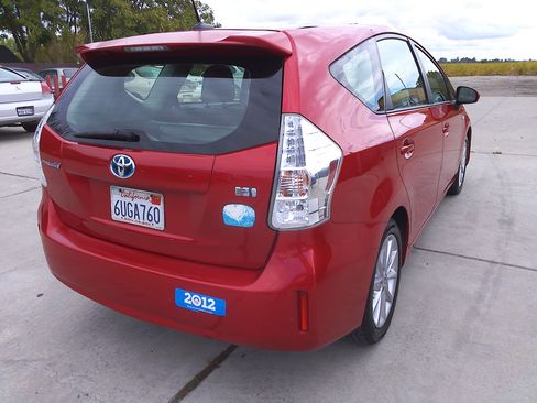 Used 2012 Toyota Prius V Five image 4
