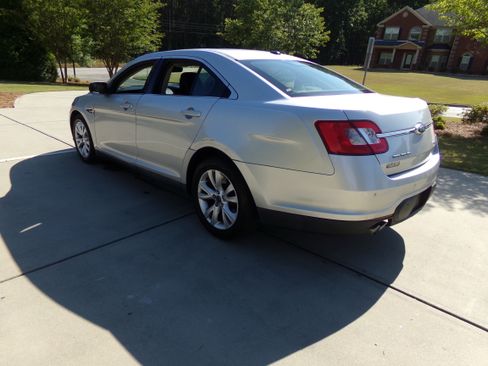 Used 2011 Ford Taurus SEL FWD image 3