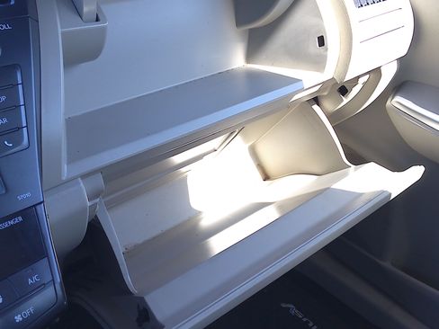 Used 2012 Toyota Prius V image 18