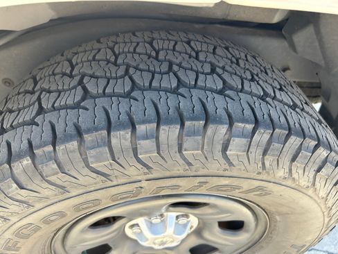 Used 2011 Nissan Xterra 2WD image 7