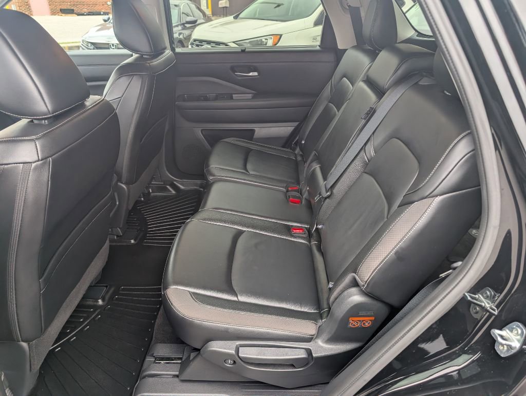 Used 2024 Nissan Pathfinder FWD SL image 7
