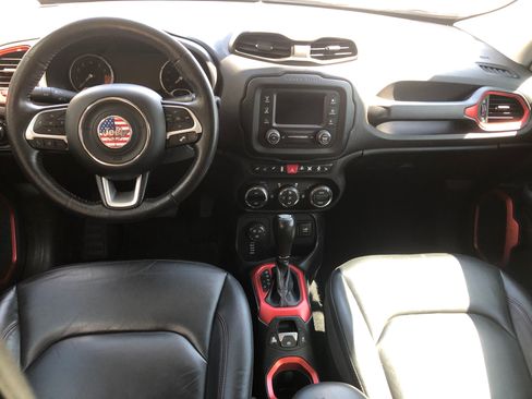 Used 2015 Jeep Renegade Trailhawk image 10