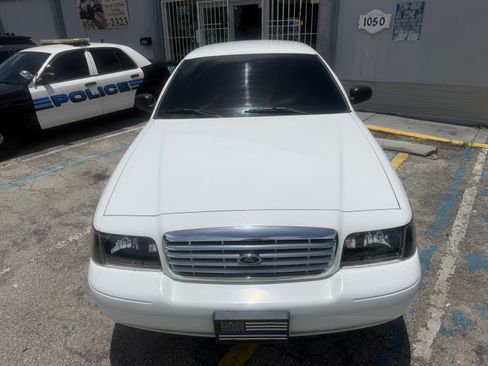 Used 2010 Ford Crown Victoria Police Interceptor RWD image 2