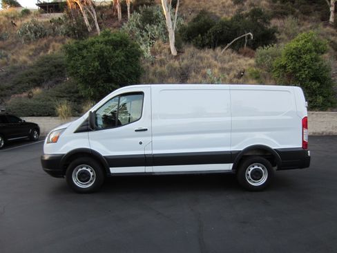 Used 2018 Ford Transit 250 XL image 3