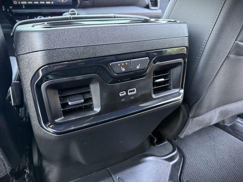 Used 2025 GMC Sierra 2500 AT4 image 30